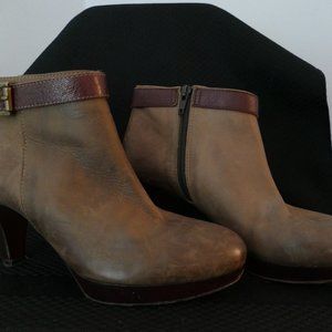 Pied A Terre Distressed Brown Leather Booties 37